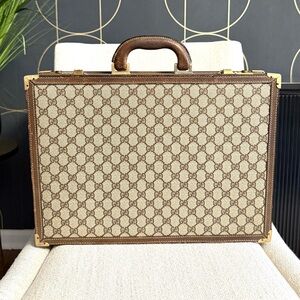 Gucci authentic vintage small trunk supreme coated canvas document case